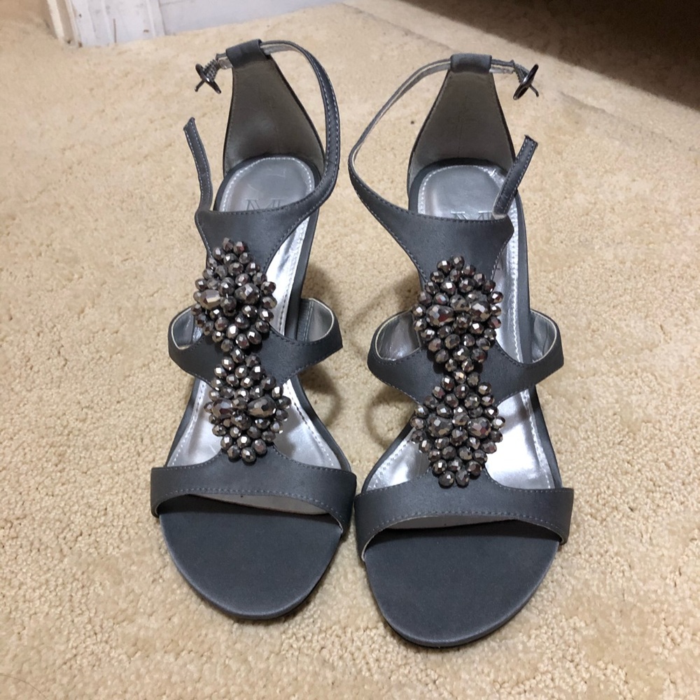 Silver evening heel